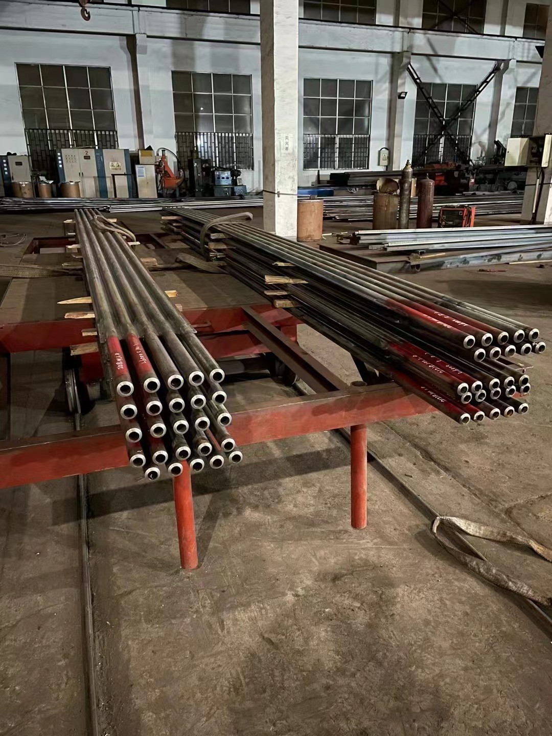 水冷壁管屏|管中心距76.2mm，管屏長(zhǎng)6米、5根一組，Φ63.5×7.1內(nèi)螺紋管，鰭片8mm