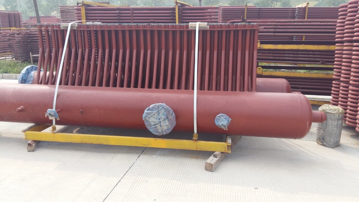 螺旋水冷壁管屏12米長(zhǎng)（6根一組，帶鰭片）內(nèi)螺紋管 6根一組，帶鰭片整體焊接，管屏長(zhǎng)12米，管道規(guī)格φ38.1×7.5 管道材質(zhì)15CrMoG