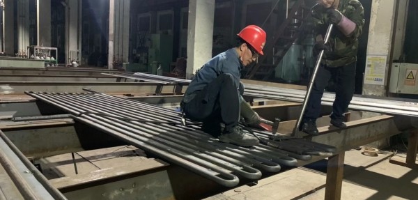 φ60.3×7.5\SA-210C 水冷壁帶鰭片內(nèi)螺紋管，帶鰭片。2）附質(zhì)量證明書，3）品牌：武鍋、東鍋、哈鍋選其一