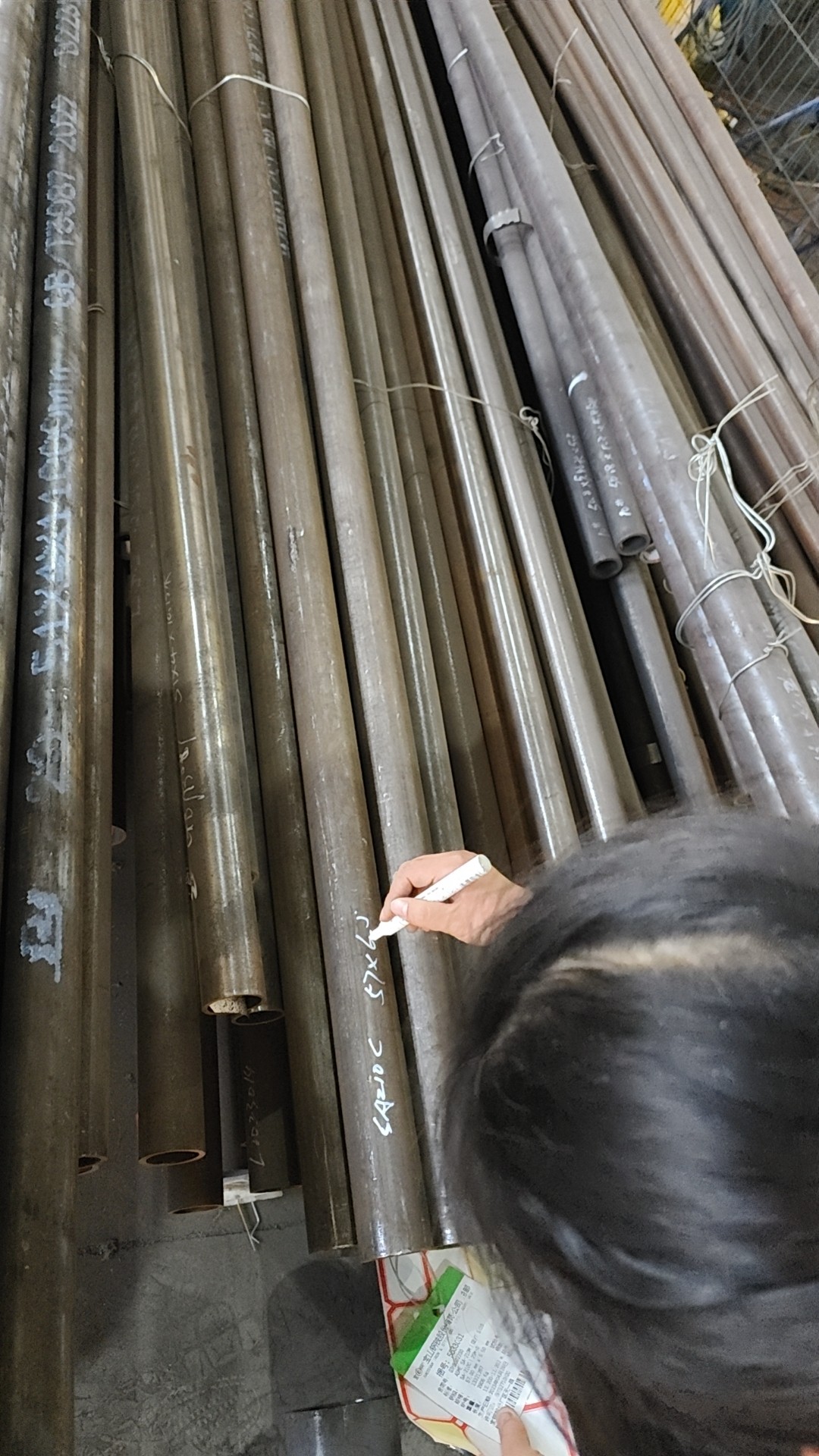 管排長度為6米，每件管排由10根管子組成，管子中心距為54mm，鰭片厚度為6.4mm